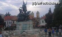 P14 [AUG-2013] Statuia lui Istvan Dobo din piaţa cu acelaşi nume. Eger, Ungaria. 