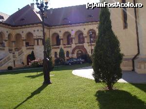 P09 [OCT-2015] Catedrala Incoronarii Alba Iulia- pavilioanele care inconjiara catedrala, arcade si capiteluri corintice si brancovenesti