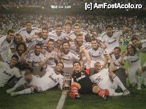 [P18] O mecca a fotbalului / Fotografie cat peretele cu echipa Real Madrid cad au castigat Cupa Spaniei.  » foto by viviv
 - 
<span class="allrVoted glyphicon glyphicon-heart hidden" id="av409060"></span>
<a class="m-l-10 hidden" id="sv409060" onclick="voting_Foto_DelVot(,409060,23608)" role="button">șterge vot <span class="glyphicon glyphicon-remove"></span></a>
<a id="v9409060" class=" c-red"  onclick="voting_Foto_SetVot(409060)" role="button"><span class="glyphicon glyphicon-heart-empty"></span> <b>LIKE</b> = Votează poza</a> <img class="hidden"  id="f409060W9" src="/imagini/loader.gif" border="0" /><span class="AjErrMes hidden" id="e409060ErM"></span>