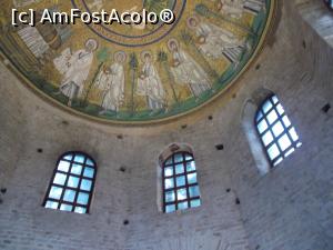 [P16] O parte din boltă și pereții laterali ai Baptisteriului Arian, Ravenna.  » foto by mihaelavoicu
 - 
<span class="allrVoted glyphicon glyphicon-heart hidden" id="av965366"></span>
<a class="m-l-10 hidden" id="sv965366" onclick="voting_Foto_DelVot(,965366,23676)" role="button">șterge vot <span class="glyphicon glyphicon-remove"></span></a>
<a id="v9965366" class=" c-red"  onclick="voting_Foto_SetVot(965366)" role="button"><span class="glyphicon glyphicon-heart-empty"></span> <b>LIKE</b> = Votează poza</a> <img class="hidden"  id="f965366W9" src="/imagini/loader.gif" border="0" /><span class="AjErrMes hidden" id="e965366ErM"></span>