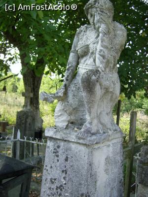 [P25] Mănăstirea Viforâta - Monument funerar în cimitir. » foto by iulianic
 - 
<span class="allrVoted glyphicon glyphicon-heart hidden" id="av1208277"></span>
<a class="m-l-10 hidden" id="sv1208277" onclick="voting_Foto_DelVot(,1208277,23684)" role="button">șterge vot <span class="glyphicon glyphicon-remove"></span></a>
<a id="v91208277" class=" c-red"  onclick="voting_Foto_SetVot(1208277)" role="button"><span class="glyphicon glyphicon-heart-empty"></span> <b>LIKE</b> = Votează poza</a> <img class="hidden"  id="f1208277W9" src="/imagini/loader.gif" border="0" /><span class="AjErrMes hidden" id="e1208277ErM"></span>