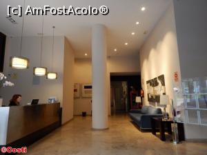 [P05] Recepția hotelului Apartamentos Plaza Picasso » foto by Costi
 - 
<span class="allrVoted glyphicon glyphicon-heart hidden" id="av966409"></span>
<a class="m-l-10 hidden" id="sv966409" onclick="voting_Foto_DelVot(,966409,23729)" role="button">șterge vot <span class="glyphicon glyphicon-remove"></span></a>
<a id="v9966409" class=" c-red"  onclick="voting_Foto_SetVot(966409)" role="button"><span class="glyphicon glyphicon-heart-empty"></span> <b>LIKE</b> = Votează poza</a> <img class="hidden"  id="f966409W9" src="/imagini/loader.gif" border="0" /><span class="AjErrMes hidden" id="e966409ErM"></span>