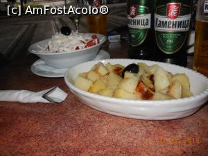 [P11] Restaurant Teatroto - Vidin. O porție de cartofi la cuptor și o alta de Șopska salata.  » foto by iulianic
 - 
<span class="allrVoted glyphicon glyphicon-heart hidden" id="av969219"></span>
<a class="m-l-10 hidden" id="sv969219" onclick="voting_Foto_DelVot(,969219,23767)" role="button">șterge vot <span class="glyphicon glyphicon-remove"></span></a>
<a id="v9969219" class=" c-red"  onclick="voting_Foto_SetVot(969219)" role="button"><span class="glyphicon glyphicon-heart-empty"></span> <b>LIKE</b> = Votează poza</a> <img class="hidden"  id="f969219W9" src="/imagini/loader.gif" border="0" /><span class="AjErrMes hidden" id="e969219ErM"></span>