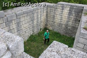 [P49] Madara, Rezervația istorico-arheologică națională, În turnul dreptunghiular din Turnul Dreptunghiular din colțul nord-estic văzut de pe Zidul Estic » foto by mprofeanu
 - 
<span class="allrVoted glyphicon glyphicon-heart hidden" id="av1247891"></span>
<a class="m-l-10 hidden" id="sv1247891" onclick="voting_Foto_DelVot(,1247891,23784)" role="button">șterge vot <span class="glyphicon glyphicon-remove"></span></a>
<a id="v91247891" class=" c-red"  onclick="voting_Foto_SetVot(1247891)" role="button"><span class="glyphicon glyphicon-heart-empty"></span> <b>LIKE</b> = Votează poza</a> <img class="hidden"  id="f1247891W9" src="/imagini/loader.gif" border="0" /><span class="AjErrMes hidden" id="e1247891ErM"></span>