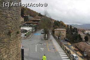 P17 [DEC-2022] San Marino, Străzi întortocheate, paralele, apropiate văzute de la Porta della Murata Nouva