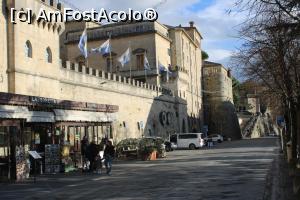 P05 [DEC-2022] San Marino, Piazzale Lo Stradone după prânz când plecam pe soare.... se vede puțin Chiesa di San Quirino în plan îndepărtat