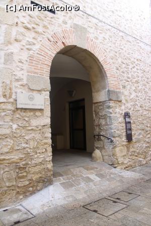P81 <small>[DEC-2022]</small> San Marino, Contrada Omerelli, Universitatea, intrarea... aici a fost Biserica Mănăstirii Santa Chiara » foto by mprofeanu
 - 
<span class="allrVoted glyphicon glyphicon-heart hidden" id="av1345759"></span>
<a class="m-l-10 hidden" id="sv1345759" onclick="voting_Foto_DelVot(,1345759,0)" role="button">șterge vot <span class="glyphicon glyphicon-remove"></span></a>
<a id="v91345759" class=" c-red"  onclick="voting_Foto_SetVot(1345759)" role="button"><span class="glyphicon glyphicon-heart-empty"></span> <b>LIKE</b> = Votează poza</a> <img class="hidden"  id="f1345759W9" src="/imagini/loader.gif" border="0" /><span class="AjErrMes hidden" id="e1345759ErM"></span>