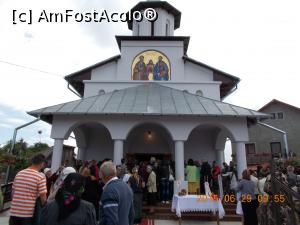 [P13] Biserica nouă din Bordenii Mici, la slujba se sfințire în 2015. Aflată peste drum de bisericuța translată în 1870 » foto by mihaelavoicu
 - 
<span class="allrVoted glyphicon glyphicon-heart hidden" id="av957113"></span>
<a class="m-l-10 hidden" id="sv957113" onclick="voting_Foto_DelVot(,957113,23926)" role="button">șterge vot <span class="glyphicon glyphicon-remove"></span></a>
<a id="v9957113" class=" c-red"  onclick="voting_Foto_SetVot(957113)" role="button"><span class="glyphicon glyphicon-heart-empty"></span> <b>LIKE</b> = Votează poza</a> <img class="hidden"  id="f957113W9" src="/imagini/loader.gif" border="0" /><span class="AjErrMes hidden" id="e957113ErM"></span>