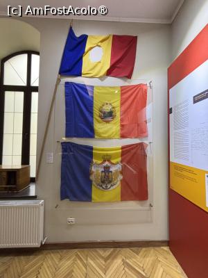[P11] Muzeul orașului Sinaia,drapelul țării în epoci diferite » foto by AZE
 - 
<span class="allrVoted glyphicon glyphicon-heart hidden" id="av1537130"></span>
<a class="m-l-10 hidden" id="sv1537130" onclick="voting_Foto_DelVot(,1537130,23928)" role="button">șterge vot <span class="glyphicon glyphicon-remove"></span></a>
<a id="v91537130" class=" c-red"  onclick="voting_Foto_SetVot(1537130)" role="button"><span class="glyphicon glyphicon-heart-empty"></span> <b>LIKE</b> = Votează poza</a> <img class="hidden"  id="f1537130W9" src="/imagini/loader.gif" border="0" /><span class="AjErrMes hidden" id="e1537130ErM"></span>