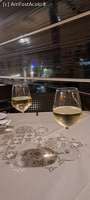 [P04] Cockney`s Restaurant, la masă pe terasă, paharele de vin » foto by irinad
 - 
<span class="allrVoted glyphicon glyphicon-heart hidden" id="av1512191"></span>
<a class="m-l-10 hidden" id="sv1512191" onclick="voting_Foto_DelVot(,1512191,23969)" role="button">șterge vot <span class="glyphicon glyphicon-remove"></span></a>
<a id="v91512191" class=" c-red"  onclick="voting_Foto_SetVot(1512191)" role="button"><span class="glyphicon glyphicon-heart-empty"></span> <b>LIKE</b> = Votează poza</a> <img class="hidden"  id="f1512191W9" src="/imagini/loader.gif" border="0" /><span class="AjErrMes hidden" id="e1512191ErM"></span>