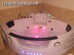 [P19] jacuzzi cu FM si lumini si restul...  » foto by ctr
 - 
<span class="allrVoted glyphicon glyphicon-heart hidden" id="av1008772"></span>
<a class="m-l-10 hidden" id="sv1008772" onclick="voting_Foto_DelVot(,1008772,24119)" role="button">șterge vot <span class="glyphicon glyphicon-remove"></span></a>
<a id="v91008772" class=" c-red"  onclick="voting_Foto_SetVot(1008772)" role="button"><span class="glyphicon glyphicon-heart-empty"></span> <b>LIKE</b> = Votează poza</a> <img class="hidden"  id="f1008772W9" src="/imagini/loader.gif" border="0" /><span class="AjErrMes hidden" id="e1008772ErM"></span>