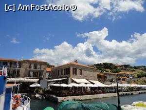 [P56] Molyvos, vedere dincolo de port, pe partea opusă, spre taverne.  » foto by maryka
 - 
<span class="allrVoted glyphicon glyphicon-heart hidden" id="av1003831"></span>
<a class="m-l-10 hidden" id="sv1003831" onclick="voting_Foto_DelVot(,1003831,24213)" role="button">șterge vot <span class="glyphicon glyphicon-remove"></span></a>
<a id="v91003831" class=" c-red"  onclick="voting_Foto_SetVot(1003831)" role="button"><span class="glyphicon glyphicon-heart-empty"></span> <b>LIKE</b> = Votează poza</a> <img class="hidden"  id="f1003831W9" src="/imagini/loader.gif" border="0" /><span class="AjErrMes hidden" id="e1003831ErM"></span>