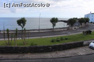 [P29] Insula Sao Miguel, Ponta Delgada, Vedere spre ocean de la Casa da Ilha, se vede șoseaua și mica parcare de lângă ea și mai jos altă șosea pe lângă ocean...  » foto by mprofeanu
 - 
<span class="allrVoted glyphicon glyphicon-heart hidden" id="av1012165"></span>
<a class="m-l-10 hidden" id="sv1012165" onclick="voting_Foto_DelVot(,1012165,24361)" role="button">șterge vot <span class="glyphicon glyphicon-remove"></span></a>
<a id="v91012165" class=" c-red"  onclick="voting_Foto_SetVot(1012165)" role="button"><span class="glyphicon glyphicon-heart-empty"></span> <b>LIKE</b> = Votează poza</a> <img class="hidden"  id="f1012165W9" src="/imagini/loader.gif" border="0" /><span class="AjErrMes hidden" id="e1012165ErM"></span>