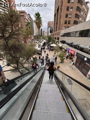 [P58] Ieșire din mall pe scară rulantă în față se vede strada Av. Louis Thayer Ojeda » foto by AZE
 - 
<span class="allrVoted glyphicon glyphicon-heart hidden" id="av1529062"></span>
<a class="m-l-10 hidden" id="sv1529062" onclick="voting_Foto_DelVot(,1529062,24439)" role="button">șterge vot <span class="glyphicon glyphicon-remove"></span></a>
<a id="v91529062" class=" c-red"  onclick="voting_Foto_SetVot(1529062)" role="button"><span class="glyphicon glyphicon-heart-empty"></span> <b>LIKE</b> = Votează poza</a> <img class="hidden"  id="f1529062W9" src="/imagini/loader.gif" border="0" /><span class="AjErrMes hidden" id="e1529062ErM"></span>