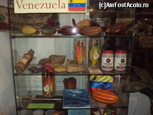 [P18] Musee du Chocolat: display cu accesorii folosite de cultivatorii de cacao din Venezuela.  » foto by Carmen Ion
 - 
<span class="allrVoted glyphicon glyphicon-heart hidden" id="av680246"></span>
<a class="m-l-10 hidden" id="sv680246" onclick="voting_Foto_DelVot(,680246,24454)" role="button">șterge vot <span class="glyphicon glyphicon-remove"></span></a>
<a id="v9680246" class=" c-red"  onclick="voting_Foto_SetVot(680246)" role="button"><span class="glyphicon glyphicon-heart-empty"></span> <b>LIKE</b> = Votează poza</a> <img class="hidden"  id="f680246W9" src="/imagini/loader.gif" border="0" /><span class="AjErrMes hidden" id="e680246ErM"></span>