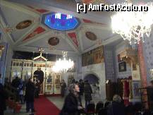 [P85] Biserica Maicii Domnului din Vlaherne, interior. E destul de mica. Altarul in stanga si izvorul cu aghiazma in dreapta. Inauntru era un grup de greci. » foto by TraianS
 - 
<span class="allrVoted glyphicon glyphicon-heart hidden" id="av329241"></span>
<a class="m-l-10 hidden" id="sv329241" onclick="voting_Foto_DelVot(,329241,24606)" role="button">șterge vot <span class="glyphicon glyphicon-remove"></span></a>
<a id="v9329241" class=" c-red"  onclick="voting_Foto_SetVot(329241)" role="button"><span class="glyphicon glyphicon-heart-empty"></span> <b>LIKE</b> = Votează poza</a> <img class="hidden"  id="f329241W9" src="/imagini/loader.gif" border="0" /><span class="AjErrMes hidden" id="e329241ErM"></span>