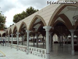 [P03] În drum spre Moscheea Eyup » foto by Carmen Ion
 - 
<span class="allrVoted glyphicon glyphicon-heart hidden" id="av565759"></span>
<a class="m-l-10 hidden" id="sv565759" onclick="voting_Foto_DelVot(,565759,24606)" role="button">șterge vot <span class="glyphicon glyphicon-remove"></span></a>
<a id="v9565759" class=" c-red"  onclick="voting_Foto_SetVot(565759)" role="button"><span class="glyphicon glyphicon-heart-empty"></span> <b>LIKE</b> = Votează poza</a> <img class="hidden"  id="f565759W9" src="/imagini/loader.gif" border="0" /><span class="AjErrMes hidden" id="e565759ErM"></span>