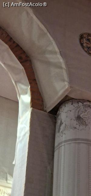 [P03] 3. În „pridvorul” pe care-l știam că se cheamă așa; se vede hârtia. sau plasticul cu care este îmbrăcat interiorul. » foto by doinafil
 - 
<span class="allrVoted glyphicon glyphicon-heart hidden" id="av1504510"></span>
<a class="m-l-10 hidden" id="sv1504510" onclick="voting_Foto_DelVot(,1504510,24630)" role="button">șterge vot <span class="glyphicon glyphicon-remove"></span></a>
<a id="v91504510" class=" c-red"  onclick="voting_Foto_SetVot(1504510)" role="button"><span class="glyphicon glyphicon-heart-empty"></span> <b>LIKE</b> = Votează poza</a> <img class="hidden"  id="f1504510W9" src="/imagini/loader.gif" border="0" /><span class="AjErrMes hidden" id="e1504510ErM"></span>