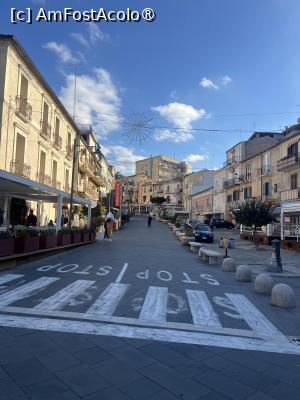 [P15] Tropea- Corso Vittorio Emanuele » foto by Yersinia Pestis
 - 
<span class="allrVoted glyphicon glyphicon-heart hidden" id="av1515162"></span>
<a class="m-l-10 hidden" id="sv1515162" onclick="voting_Foto_DelVot(,1515162,24664)" role="button">șterge vot <span class="glyphicon glyphicon-remove"></span></a>
<a id="v91515162" class=" c-red"  onclick="voting_Foto_SetVot(1515162)" role="button"><span class="glyphicon glyphicon-heart-empty"></span> <b>LIKE</b> = Votează poza</a> <img class="hidden"  id="f1515162W9" src="/imagini/loader.gif" border="0" /><span class="AjErrMes hidden" id="e1515162ErM"></span>