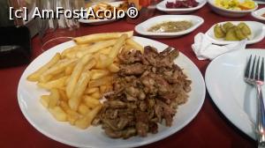 [P11] Shawarma cu garnitură de cartofi prăjiţi » foto by irinad
 - 
<span class="allrVoted glyphicon glyphicon-heart hidden" id="av1041866"></span>
<a class="m-l-10 hidden" id="sv1041866" onclick="voting_Foto_DelVot(,1041866,24705)" role="button">șterge vot <span class="glyphicon glyphicon-remove"></span></a>
<a id="v91041866" class=" c-red"  onclick="voting_Foto_SetVot(1041866)" role="button"><span class="glyphicon glyphicon-heart-empty"></span> <b>LIKE</b> = Votează poza</a> <img class="hidden"  id="f1041866W9" src="/imagini/loader.gif" border="0" /><span class="AjErrMes hidden" id="e1041866ErM"></span>