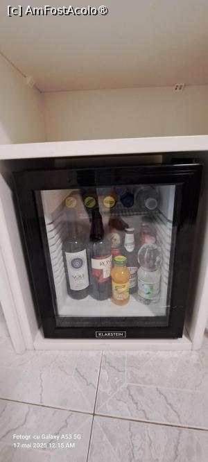 [P12] B&B Olympus Room, minibar » foto by irinad
 - 
<span class="allrVoted glyphicon glyphicon-heart hidden" id="av1522240"></span>
<a class="m-l-10 hidden" id="sv1522240" onclick="voting_Foto_DelVot(,1522240,24710)" role="button">șterge vot <span class="glyphicon glyphicon-remove"></span></a>
<a id="v91522240" class=" c-red"  onclick="voting_Foto_SetVot(1522240)" role="button"><span class="glyphicon glyphicon-heart-empty"></span> <b>LIKE</b> = Votează poza</a> <img class="hidden"  id="f1522240W9" src="/imagini/loader.gif" border="0" /><span class="AjErrMes hidden" id="e1522240ErM"></span>