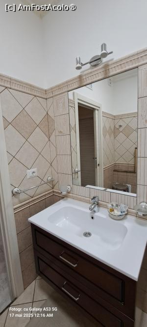 [P31] B&B Olympus Room, în baie » foto by irinad
 - 
<span class="allrVoted glyphicon glyphicon-heart hidden" id="av1522259"></span>
<a class="m-l-10 hidden" id="sv1522259" onclick="voting_Foto_DelVot(,1522259,24710)" role="button">șterge vot <span class="glyphicon glyphicon-remove"></span></a>
<a id="v91522259" class=" c-red"  onclick="voting_Foto_SetVot(1522259)" role="button"><span class="glyphicon glyphicon-heart-empty"></span> <b>LIKE</b> = Votează poza</a> <img class="hidden"  id="f1522259W9" src="/imagini/loader.gif" border="0" /><span class="AjErrMes hidden" id="e1522259ErM"></span>