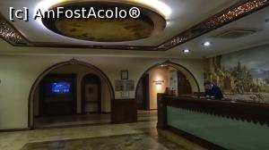 P14 [OCT-2018] Agacli Tesisleri Ihlara Hotel: holul recepției în partea stângă a intrării
