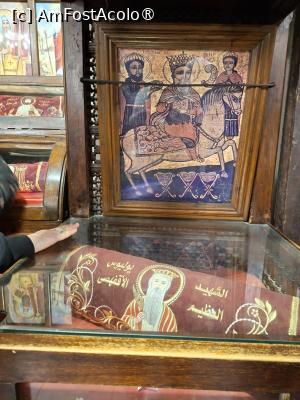 [P59] Cairo, Cartierul Copt, Biserica Suspendată, Relicvarul Sf. Iulius El Akhfasi reprezentat în icoană pe cal și cu cartea în mână » foto by mprofeanu
 - 
<span class="allrVoted glyphicon glyphicon-heart hidden" id="av1532118"></span>
<a class="m-l-10 hidden" id="sv1532118" onclick="voting_Foto_DelVot(,1532118,24800)" role="button">șterge vot <span class="glyphicon glyphicon-remove"></span></a>
<a id="v91532118" class=" c-red"  onclick="voting_Foto_SetVot(1532118)" role="button"><span class="glyphicon glyphicon-heart-empty"></span> <b>LIKE</b> = Votează poza</a> <img class="hidden"  id="f1532118W9" src="/imagini/loader.gif" border="0" /><span class="AjErrMes hidden" id="e1532118ErM"></span>