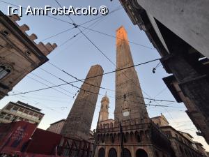 [P20] Garisenda și Asinelli » foto by adso
 - 
<span class="allrVoted glyphicon glyphicon-heart hidden" id="av1520322"></span>
<a class="m-l-10 hidden" id="sv1520322" onclick="voting_Foto_DelVot(,1520322,24890)" role="button">șterge vot <span class="glyphicon glyphicon-remove"></span></a>
<a id="v91520322" class=" c-red"  onclick="voting_Foto_SetVot(1520322)" role="button"><span class="glyphicon glyphicon-heart-empty"></span> <b>LIKE</b> = Votează poza</a> <img class="hidden"  id="f1520322W9" src="/imagini/loader.gif" border="0" /><span class="AjErrMes hidden" id="e1520322ErM"></span>