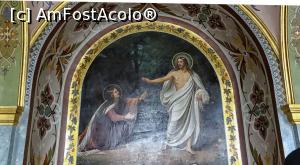 [P51] Sfânta Lavră Poceaev: ”Nu mă atinge”, îndemn adresat de Domnul Isus Hristos Mariei Magdalena, după Înviere. Este unul din tablourile murale de pe peretele Bisericii peșterilor.  » foto by mariana.olaru
 - 
<span class="allrVoted glyphicon glyphicon-heart hidden" id="av1055260"></span>
<a class="m-l-10 hidden" id="sv1055260" onclick="voting_Foto_DelVot(,1055260,24901)" role="button">șterge vot <span class="glyphicon glyphicon-remove"></span></a>
<a id="v91055260" class=" c-red"  onclick="voting_Foto_SetVot(1055260)" role="button"><span class="glyphicon glyphicon-heart-empty"></span> <b>LIKE</b> = Votează poza</a> <img class="hidden"  id="f1055260W9" src="/imagini/loader.gif" border="0" /><span class="AjErrMes hidden" id="e1055260ErM"></span>