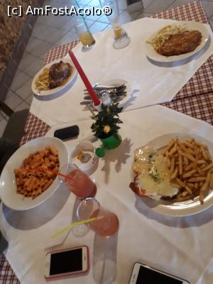 [P13] Restaurant cu specific bavarez Schwaben-hof Gasthaus, com Isla, Jud. Mures<p> Șnițel la cuptor cu șuncă, roșii si cașcaval Emmentaler; Șnițel vânătoresc, cu sos de ciuperci si garnitura de spatzle; Ciolan feliat cu garnitură de varză roșie și spatzle; paste cu sos de smântână » foto by Dana2008
 - 
<span class="allrVoted glyphicon glyphicon-heart hidden" id="av1055520"></span>
<a class="m-l-10 hidden" id="sv1055520" onclick="voting_Foto_DelVot(,1055520,24906)" role="button">șterge vot <span class="glyphicon glyphicon-remove"></span></a>
<a id="v91055520" class=" c-red"  onclick="voting_Foto_SetVot(1055520)" role="button"><span class="glyphicon glyphicon-heart-empty"></span> <b>LIKE</b> = Votează poza</a> <img class="hidden"  id="f1055520W9" src="/imagini/loader.gif" border="0" /><span class="AjErrMes hidden" id="e1055520ErM"></span>