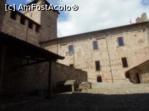 [P03] Castelul Rocca Borromeo din Angera.  » foto by Diaura*
 - 
<span class="allrVoted glyphicon glyphicon-heart hidden" id="av1068461"></span>
<a class="m-l-10 hidden" id="sv1068461" onclick="voting_Foto_DelVot(,1068461,25106)" role="button">șterge vot <span class="glyphicon glyphicon-remove"></span></a>
<a id="v91068461" class=" c-red"  onclick="voting_Foto_SetVot(1068461)" role="button"><span class="glyphicon glyphicon-heart-empty"></span> <b>LIKE</b> = Votează poza</a> <img class="hidden"  id="f1068461W9" src="/imagini/loader.gif" border="0" /><span class="AjErrMes hidden" id="e1068461ErM"></span>