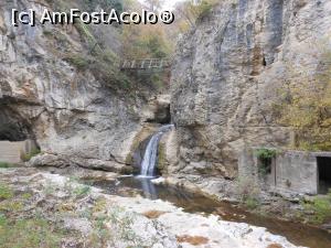 [P17] Dryanovo - Cascada și puntea de lângă Peștera Bacho Kiro.  » foto by iulianic
 - 
<span class="allrVoted glyphicon glyphicon-heart hidden" id="av1023332"></span>
<a class="m-l-10 hidden" id="sv1023332" onclick="voting_Foto_DelVot(,1023332,25162)" role="button">șterge vot <span class="glyphicon glyphicon-remove"></span></a>
<a id="v91023332" class=" c-red"  onclick="voting_Foto_SetVot(1023332)" role="button"><span class="glyphicon glyphicon-heart-empty"></span> <b>LIKE</b> = Votează poza</a> <img class="hidden"  id="f1023332W9" src="/imagini/loader.gif" border="0" /><span class="AjErrMes hidden" id="e1023332ErM"></span>