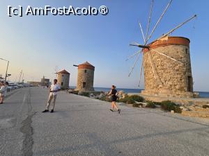 [P28] Morile de vant din Portul Mandraki » foto by Mirinda
 - 
<span class="allrVoted glyphicon glyphicon-heart hidden" id="av1490864"></span>
<a class="m-l-10 hidden" id="sv1490864" onclick="voting_Foto_DelVot(,1490864,25215)" role="button">șterge vot <span class="glyphicon glyphicon-remove"></span></a>
<a id="v91490864" class=" c-red"  onclick="voting_Foto_SetVot(1490864)" role="button"><span class="glyphicon glyphicon-heart-empty"></span> <b>LIKE</b> = Votează poza</a> <img class="hidden"  id="f1490864W9" src="/imagini/loader.gif" border="0" /><span class="AjErrMes hidden" id="e1490864ErM"></span>