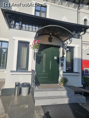 [P01] Intrare hotel Prestige » foto by Opelantara
 - 
<span class="allrVoted glyphicon glyphicon-heart hidden" id="av1487048"></span>
<a class="m-l-10 hidden" id="sv1487048" onclick="voting_Foto_DelVot(,1487048,25249)" role="button">șterge vot <span class="glyphicon glyphicon-remove"></span></a>
<a id="v91487048" class=" c-red"  onclick="voting_Foto_SetVot(1487048)" role="button"><span class="glyphicon glyphicon-heart-empty"></span> <b>LIKE</b> = Votează poza</a> <img class="hidden"  id="f1487048W9" src="/imagini/loader.gif" border="0" /><span class="AjErrMes hidden" id="e1487048ErM"></span>