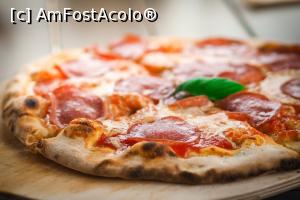 [P03] Pizza la Napoli (asta este o " Diavola" .)  » foto by hugovictor <span class="label label-default labelC_thin small">NEVOTABILĂ</span>