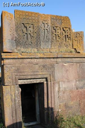 [P24] Armenia, Cimitirul Noratus, Vechiul mausoleu cu khachkar pe acoperiș, este a doua capelă » foto by mprofeanu
 - 
<span class="allrVoted glyphicon glyphicon-heart hidden" id="av1123151"></span>
<a class="m-l-10 hidden" id="sv1123151" onclick="voting_Foto_DelVot(,1123151,25788)" role="button">șterge vot <span class="glyphicon glyphicon-remove"></span></a>
<a id="v91123151" class=" c-red"  onclick="voting_Foto_SetVot(1123151)" role="button"><span class="glyphicon glyphicon-heart-empty"></span> <b>LIKE</b> = Votează poza</a> <img class="hidden"  id="f1123151W9" src="/imagini/loader.gif" border="0" /><span class="AjErrMes hidden" id="e1123151ErM"></span>