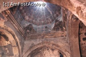 [P33] Armenia, Mănăstirea Hayravank, Gavitul Bisericii Sf. Ștefan, Cupola și Oculusul ce îl luminează și ventilează face legătura cu biserica propriu-zisă... deja mai văzusem în plimbările noastre, exemplu Mănăstirea Noravank...  » foto by mprofeanu
 - 
<span class="allrVoted glyphicon glyphicon-heart hidden" id="av1123160"></span>
<a class="m-l-10 hidden" id="sv1123160" onclick="voting_Foto_DelVot(,1123160,25788)" role="button">șterge vot <span class="glyphicon glyphicon-remove"></span></a>
<a id="v91123160" class=" c-red"  onclick="voting_Foto_SetVot(1123160)" role="button"><span class="glyphicon glyphicon-heart-empty"></span> <b>LIKE</b> = Votează poza</a> <img class="hidden"  id="f1123160W9" src="/imagini/loader.gif" border="0" /><span class="AjErrMes hidden" id="e1123160ErM"></span>