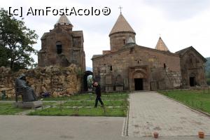 [P40] Armenia, Mănăstirea Goshavank, Clopotnița și Depozitul de carte în stânga, Biserica Sf. Maica Domnului și Gavitul ei în dreapta, lipită de ea este Bisericuța Sf. Grigore Luminătorul, fără cupolă » foto by mprofeanu
 - 
<span class="allrVoted glyphicon glyphicon-heart hidden" id="av1123965"></span>
<a class="m-l-10 hidden" id="sv1123965" onclick="voting_Foto_DelVot(,1123965,25788)" role="button">șterge vot <span class="glyphicon glyphicon-remove"></span></a>
<a id="v91123965" class=" c-red"  onclick="voting_Foto_SetVot(1123965)" role="button"><span class="glyphicon glyphicon-heart-empty"></span> <b>LIKE</b> = Votează poza</a> <img class="hidden"  id="f1123965W9" src="/imagini/loader.gif" border="0" /><span class="AjErrMes hidden" id="e1123965ErM"></span>