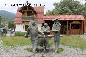 [P65] Armenia, Dilijan, Monumentul eroilor filmului “Mimino”, comedie sovietică de la sfârșitul anilor 1970, poza apare pe pliantele de promovare a zonei » foto by mprofeanu
 - 
<span class="allrVoted glyphicon glyphicon-heart hidden" id="av1124042"></span>
<a class="m-l-10 hidden" id="sv1124042" onclick="voting_Foto_DelVot(,1124042,25788)" role="button">șterge vot <span class="glyphicon glyphicon-remove"></span></a>
<a id="v91124042" class=" c-red"  onclick="voting_Foto_SetVot(1124042)" role="button"><span class="glyphicon glyphicon-heart-empty"></span> <b>LIKE</b> = Votează poza</a> <img class="hidden"  id="f1124042W9" src="/imagini/loader.gif" border="0" /><span class="AjErrMes hidden" id="e1124042ErM"></span>