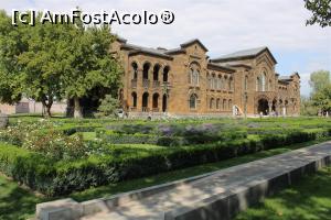 [P31] Echmiadzin, Reședința Pontificală aflată lângă Clădirea Muzeului, se vede și imensul parc de aici...  » foto by mprofeanu
 - 
<span class="allrVoted glyphicon glyphicon-heart hidden" id="av1135594"></span>
<a class="m-l-10 hidden" id="sv1135594" onclick="voting_Foto_DelVot(,1135594,25788)" role="button">șterge vot <span class="glyphicon glyphicon-remove"></span></a>
<a id="v91135594" class=" c-red"  onclick="voting_Foto_SetVot(1135594)" role="button"><span class="glyphicon glyphicon-heart-empty"></span> <b>LIKE</b> = Votează poza</a> <img class="hidden"  id="f1135594W9" src="/imagini/loader.gif" border="0" /><span class="AjErrMes hidden" id="e1135594ErM"></span>