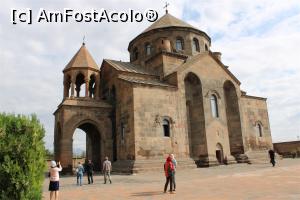 [P04] Echmiadzin, Biserica Sf. Hripsime este grandioasă și frumoasă, sunt două intrări, cea din lateral care se vede dar și una pe sub clopotniță » foto by mprofeanu
 - 
<span class="allrVoted glyphicon glyphicon-heart hidden" id="av1135556"></span>
<a class="m-l-10 hidden" id="sv1135556" onclick="voting_Foto_DelVot(,1135556,25788)" role="button">șterge vot <span class="glyphicon glyphicon-remove"></span></a>
<a id="v91135556" class=" c-red"  onclick="voting_Foto_SetVot(1135556)" role="button"><span class="glyphicon glyphicon-heart-empty"></span> <b>LIKE</b> = Votează poza</a> <img class="hidden"  id="f1135556W9" src="/imagini/loader.gif" border="0" /><span class="AjErrMes hidden" id="e1135556ErM"></span>