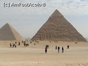 [P04] Complexul de la Giza, Piramida Khunfu în dreapta și Piramida Khafre în stânga pozate de lângă Piramida lui Menkaura » foto by mprofeanu
 - 
<span class="allrVoted glyphicon glyphicon-heart hidden" id="av1519264"></span>
<a class="m-l-10 hidden" id="sv1519264" onclick="voting_Foto_DelVot(,1519264,25858)" role="button">șterge vot <span class="glyphicon glyphicon-remove"></span></a>
<a id="v91519264" class=" c-red"  onclick="voting_Foto_SetVot(1519264)" role="button"><span class="glyphicon glyphicon-heart-empty"></span> <b>LIKE</b> = Votează poza</a> <img class="hidden"  id="f1519264W9" src="/imagini/loader.gif" border="0" /><span class="AjErrMes hidden" id="e1519264ErM"></span>