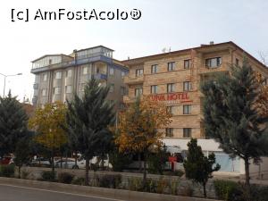 [P03] Nevșehir - Viva Hotel, o locație cu un bun amplasament.  » foto by iulianic
 - 
<span class="allrVoted glyphicon glyphicon-heart hidden" id="av1121959"></span>
<a class="m-l-10 hidden" id="sv1121959" onclick="voting_Foto_DelVot(,1121959,25870)" role="button">șterge vot <span class="glyphicon glyphicon-remove"></span></a>
<a id="v91121959" class=" c-red"  onclick="voting_Foto_SetVot(1121959)" role="button"><span class="glyphicon glyphicon-heart-empty"></span> <b>LIKE</b> = Votează poza</a> <img class="hidden"  id="f1121959W9" src="/imagini/loader.gif" border="0" /><span class="AjErrMes hidden" id="e1121959ErM"></span>