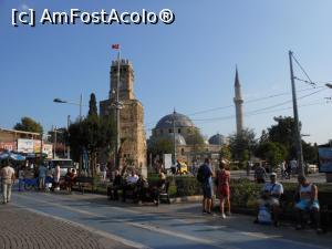 [P05] Orașul Antalya - În piața centrală a orașului vechi, Turnul cu ceas, Moscheea Yivli Minare și minaretul - simbol al orașului.  » foto by iulianic
 - 
<span class="allrVoted glyphicon glyphicon-heart hidden" id="av1124893"></span>
<a class="m-l-10 hidden" id="sv1124893" onclick="voting_Foto_DelVot(,1124893,25898)" role="button">șterge vot <span class="glyphicon glyphicon-remove"></span></a>
<a id="v91124893" class=" c-red"  onclick="voting_Foto_SetVot(1124893)" role="button"><span class="glyphicon glyphicon-heart-empty"></span> <b>LIKE</b> = Votează poza</a> <img class="hidden"  id="f1124893W9" src="/imagini/loader.gif" border="0" /><span class="AjErrMes hidden" id="e1124893ErM"></span>