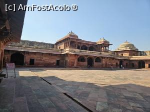 [P24] Fatehpur Sikri » foto by robert
 - 
<span class="allrVoted glyphicon glyphicon-heart hidden" id="av1464585"></span>
<a class="m-l-10 hidden" id="sv1464585" onclick="voting_Foto_DelVot(,1464585,26028)" role="button">șterge vot <span class="glyphicon glyphicon-remove"></span></a>
<a id="v91464585" class=" c-red"  onclick="voting_Foto_SetVot(1464585)" role="button"><span class="glyphicon glyphicon-heart-empty"></span> <b>LIKE</b> = Votează poza</a> <img class="hidden"  id="f1464585W9" src="/imagini/loader.gif" border="0" /><span class="AjErrMes hidden" id="e1464585ErM"></span>