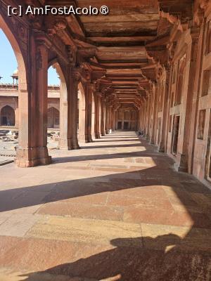 [P30] Fatehpur Sikri » foto by robert
 - 
<span class="allrVoted glyphicon glyphicon-heart hidden" id="av1464591"></span>
<a class="m-l-10 hidden" id="sv1464591" onclick="voting_Foto_DelVot(,1464591,26028)" role="button">șterge vot <span class="glyphicon glyphicon-remove"></span></a>
<a id="v91464591" class=" c-red"  onclick="voting_Foto_SetVot(1464591)" role="button"><span class="glyphicon glyphicon-heart-empty"></span> <b>LIKE</b> = Votează poza</a> <img class="hidden"  id="f1464591W9" src="/imagini/loader.gif" border="0" /><span class="AjErrMes hidden" id="e1464591ErM"></span>