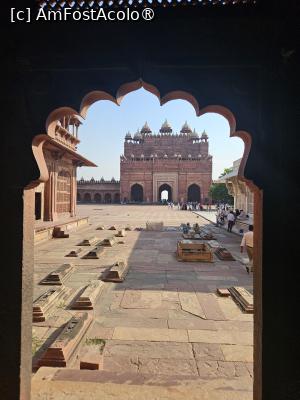 [P31] Fatehpur Sikri » foto by robert
 - 
<span class="allrVoted glyphicon glyphicon-heart hidden" id="av1464592"></span>
<a class="m-l-10 hidden" id="sv1464592" onclick="voting_Foto_DelVot(,1464592,26028)" role="button">șterge vot <span class="glyphicon glyphicon-remove"></span></a>
<a id="v91464592" class=" c-red"  onclick="voting_Foto_SetVot(1464592)" role="button"><span class="glyphicon glyphicon-heart-empty"></span> <b>LIKE</b> = Votează poza</a> <img class="hidden"  id="f1464592W9" src="/imagini/loader.gif" border="0" /><span class="AjErrMes hidden" id="e1464592ErM"></span>