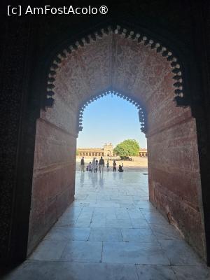 [P36] Fatehpur Sikri » foto by robert
 - 
<span class="allrVoted glyphicon glyphicon-heart hidden" id="av1464597"></span>
<a class="m-l-10 hidden" id="sv1464597" onclick="voting_Foto_DelVot(,1464597,26028)" role="button">șterge vot <span class="glyphicon glyphicon-remove"></span></a>
<a id="v91464597" class=" c-red"  onclick="voting_Foto_SetVot(1464597)" role="button"><span class="glyphicon glyphicon-heart-empty"></span> <b>LIKE</b> = Votează poza</a> <img class="hidden"  id="f1464597W9" src="/imagini/loader.gif" border="0" /><span class="AjErrMes hidden" id="e1464597ErM"></span>