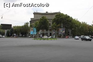 [P48] Yerevan, Marea intersecție dintre Piața Franței și Piața Libertății, în mijloc veghează Rodin » foto by mprofeanu
 - 
<span class="allrVoted glyphicon glyphicon-heart hidden" id="av1139054"></span>
<a class="m-l-10 hidden" id="sv1139054" onclick="voting_Foto_DelVot(,1139054,26066)" role="button">șterge vot <span class="glyphicon glyphicon-remove"></span></a>
<a id="v91139054" class=" c-red"  onclick="voting_Foto_SetVot(1139054)" role="button"><span class="glyphicon glyphicon-heart-empty"></span> <b>LIKE</b> = Votează poza</a> <img class="hidden"  id="f1139054W9" src="/imagini/loader.gif" border="0" /><span class="AjErrMes hidden" id="e1139054ErM"></span>